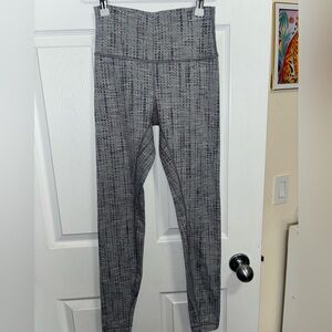 🦋 Lululemon Wunder Under High-Rise Tight 28" *Luxtreme Size 6 🦋
